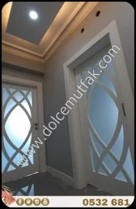akrilik boyalı kapı